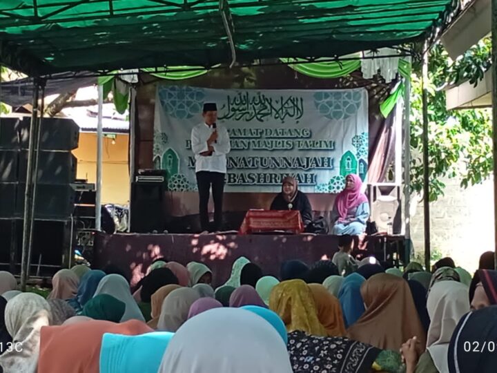Kades Hendrik Beri Himbauan di Pengajian Madinatunnajah Albasiriyah di Kampung Cikandang Setu.