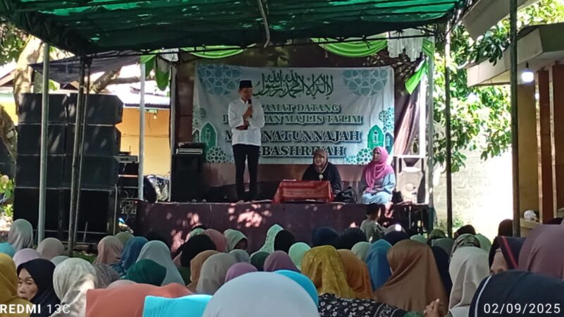 Kades Hendrik Beri Himbauan di Pengajian Madinatunnajah Albasiriyah di Kampung Cikandang Setu.