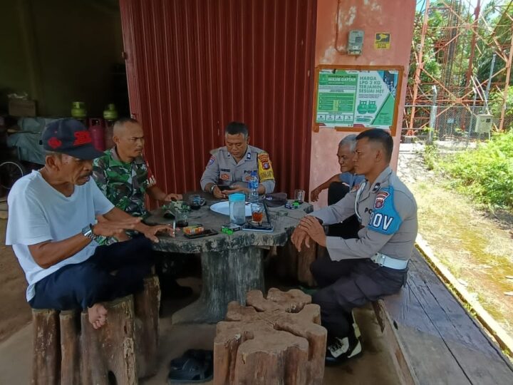 Kompak, Babinsa Koramil 1015-06/Cempaga Dan Bhabinkamtibmas Komsos Bersama Dengan Warga Binaan