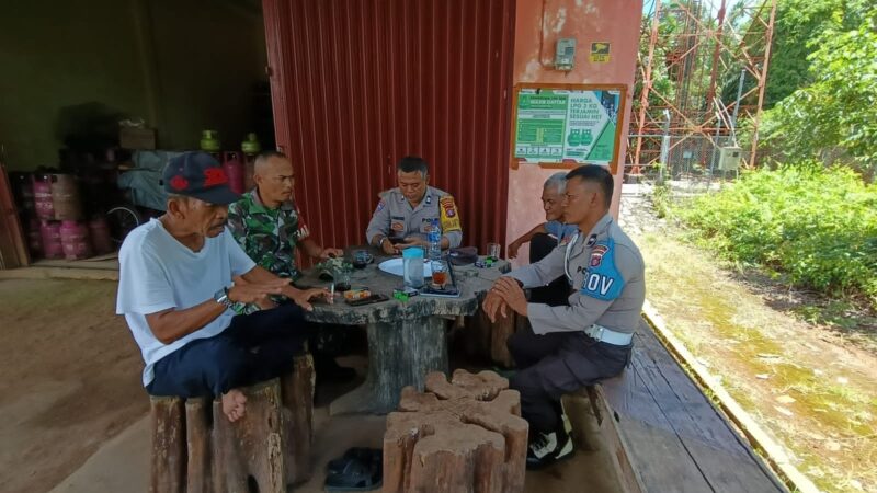 Kompak, Babinsa Koramil 1015-06/Cempaga Dan Bhabinkamtibmas Komsos Bersama Dengan Warga Binaan