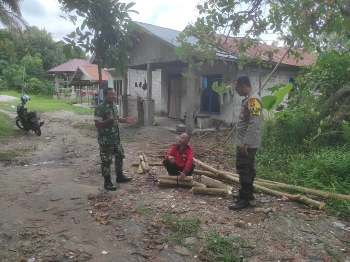 Jalin Kedekatan dengan Warga, Babinsa dan Bhabinkamtibmas Sambangi Wilayah Binaan