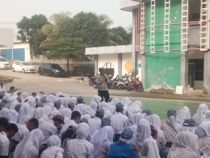 Bhabinkamtibmas Polsek Cikupa Gelar Penyuluhan di SMK Negeri 14 Tangerang