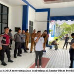 Waduh…!! “SHT Kasubbag Umum Dinas Pendidikan Deli Serdang Jadi Sorotan Tajam Aksi Demo SIMAK”