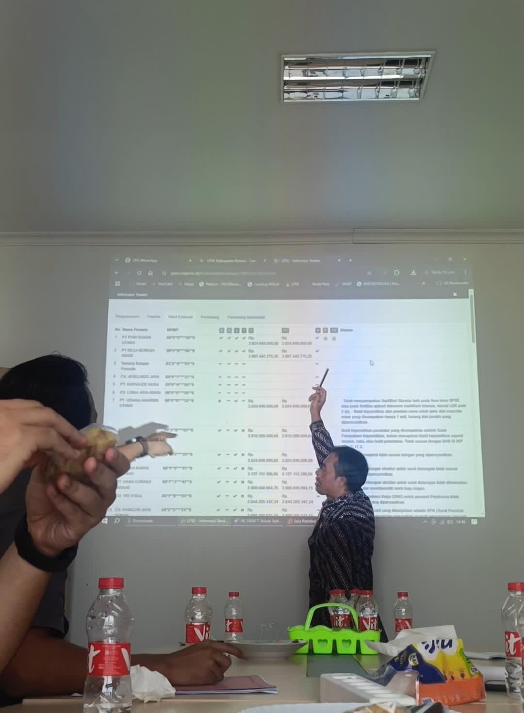 Sikap Arogan Pejabat PBJ Brebes Gebrak Meja Saat Audensi Lelang Rahab Puskesmas Bantarkawung