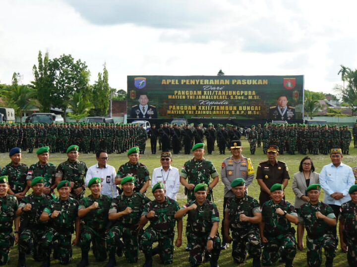 Anggota Kodim 1016/Plk Ikuti Apel Penyerahan Pasukan dari Pangdam XII/Tanjungpura kepada Pangdam XXII/Tambun Bungai