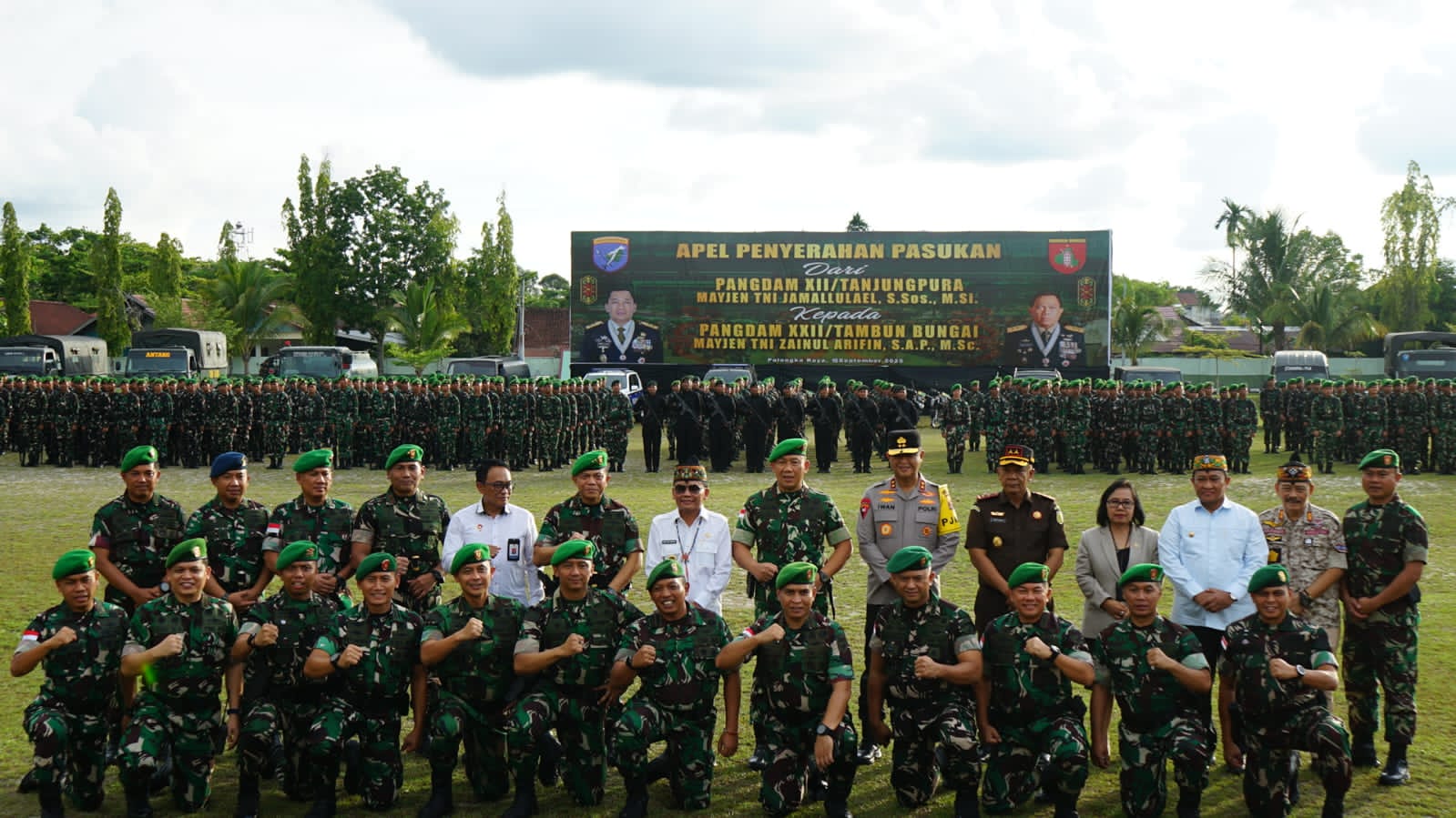 Anggota Kodim 1016/Plk Ikuti Apel Penyerahan Pasukan dari Pangdam XII/Tanjungpura kepada Pangdam XXII/Tambun Bungai