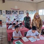 Dukung Program Pemerintah, Babinsa Laksanakan Pendampingan Pembagian Makan Bergizi Gratis