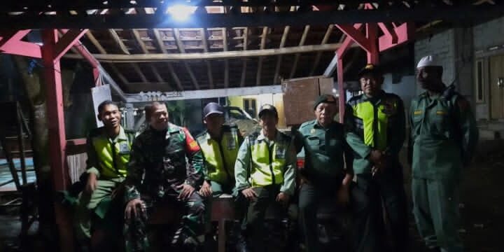 TNI Jaga Keamanan Lingkungan, Babinsa Laksanakan Patroli Bersama Komponen Pendukung di Kabupaten Bogor