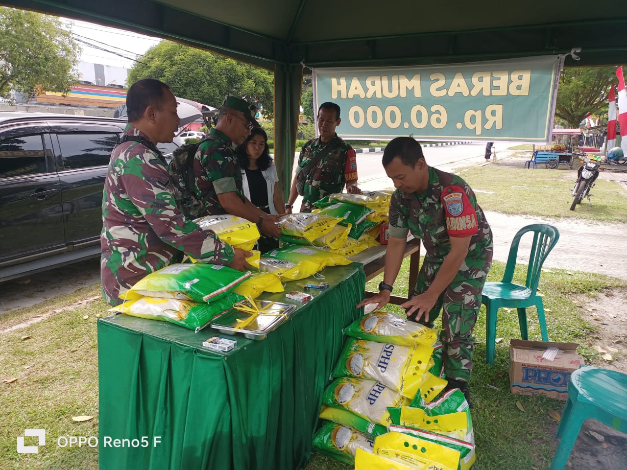 Koramil 1016-01 Pahandut Gelar Gerakan Pangan Murah, Wujudkan Kepedulian TNI Terhadap Kesejahteraan Masyarakat