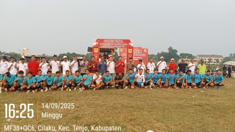 Ketua Karang Taruna : Suherman Oki Menyaksikan Grand Final Kades Cilaku Turnamen  Sepak Bola Antar RT Cup IV Tahun 2025.