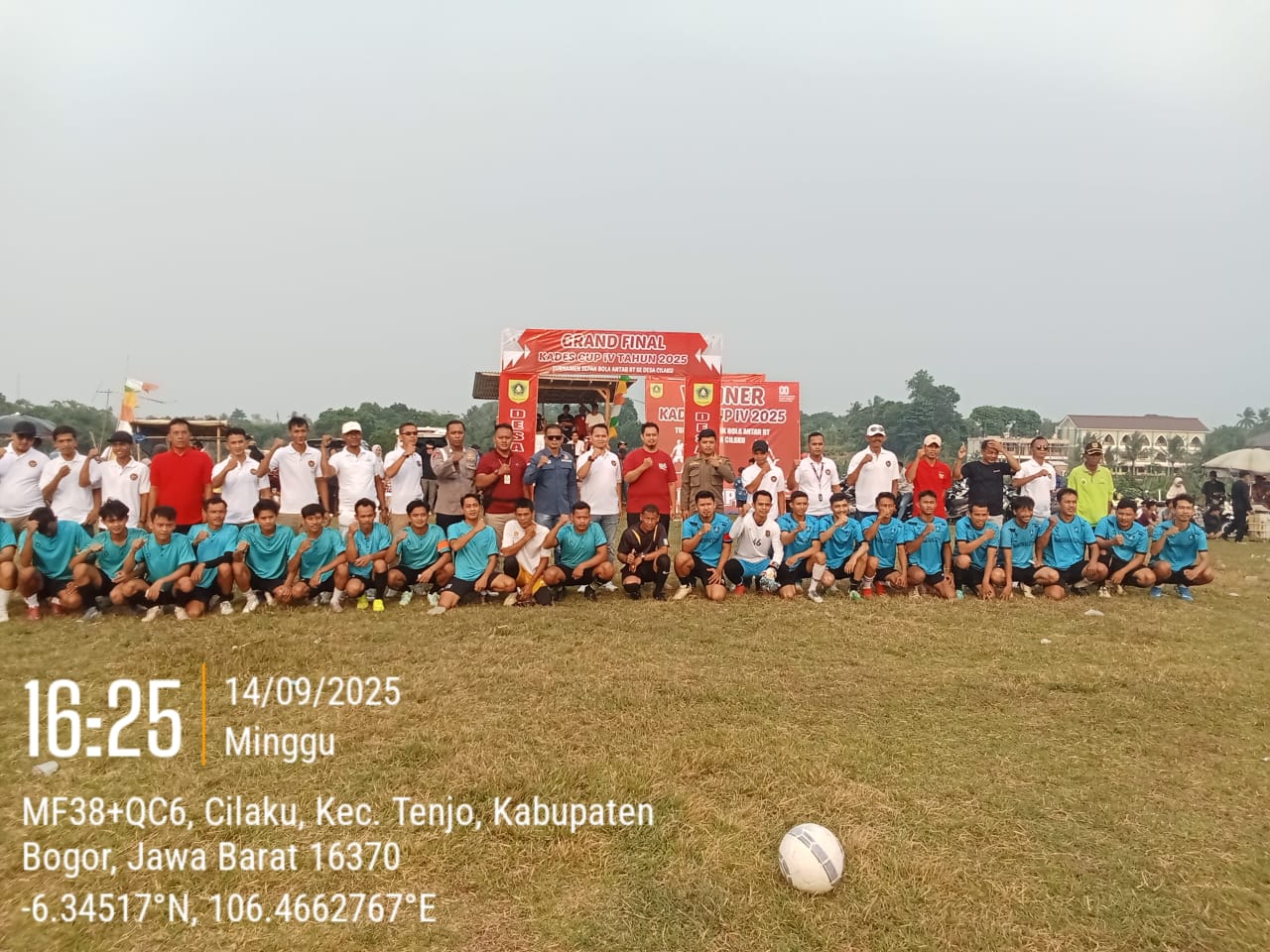 Ketua Karang Taruna : Suherman Oki Menyaksikan Grand Final Kades Cilaku Turnamen Sepak Bola Antar RT Cup IV Tahun 2025.