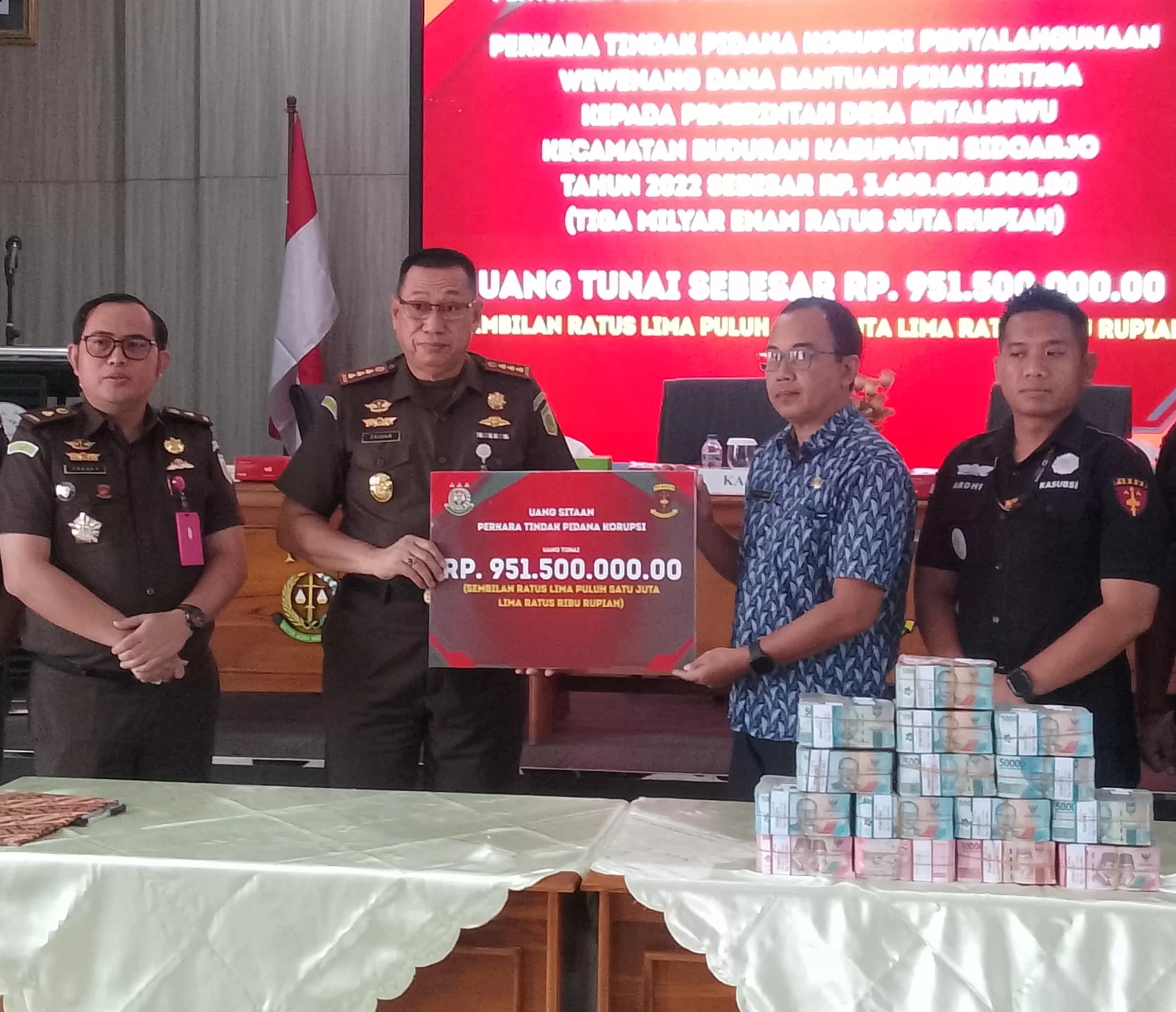 Kejari Sidoarjo Sita Uang Korupsi Dana Desa Entalsewu Buduran Rp 951 Juta