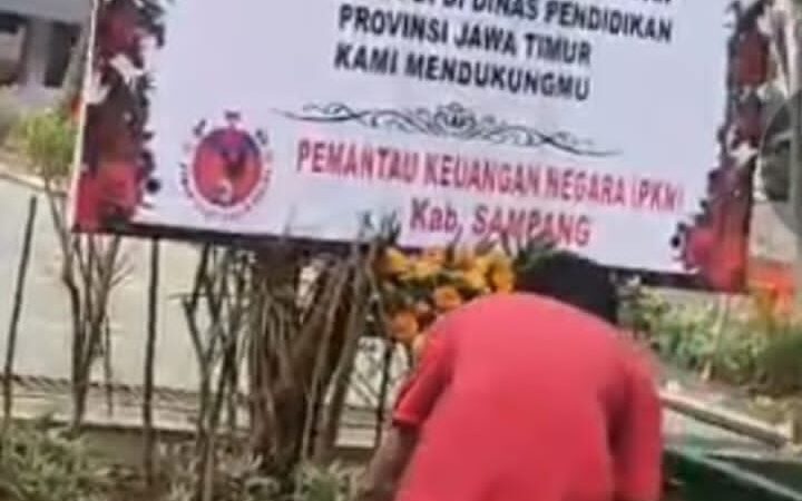 Masyarakat PKN Kirim Karangan Bunga Dukung Kejati Jatim, Usut Tuntas Kasus Korupsi Dinas Pendidikan