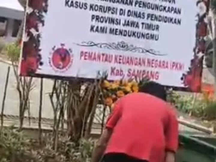 Masyarakat PKN Kirim Karangan Bunga Dukung Kejati Jatim, Usut Tuntas Kasus Korupsi Dinas Pendidikan