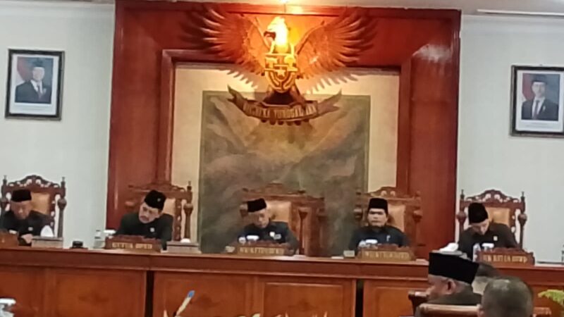 Ketua DPRD Hadir Langsung Dalam Rapat Paripurna Dalam Agenda Penetapan Perubahan Kedua Propemperda Tahun 2025, Rencana Kerja DPRD 2026 Serta Penyampaian Ranperda Tahun Anggaran 2026