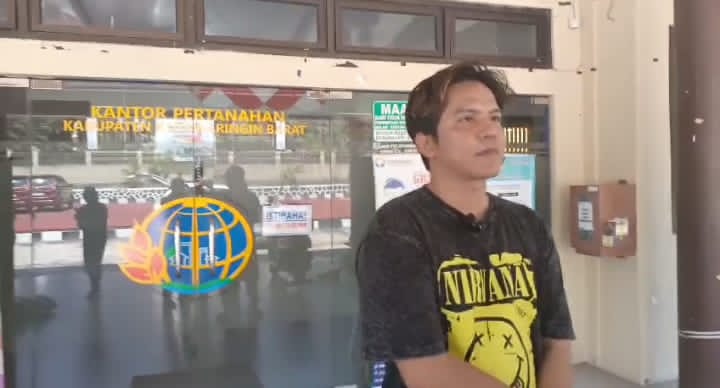 WARGA KELUHKAN LAMBATNYA PELAYANAN PEMECAHAN SERTIFIKAT di BPN KOBAR