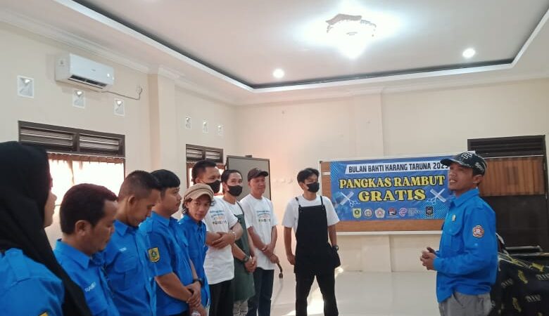 Sambut Bulan Bakti ke 65 Karang Taruna Desa Dayeuh Gelar Kegiatan Baksos Pangkas Rambut Gratis