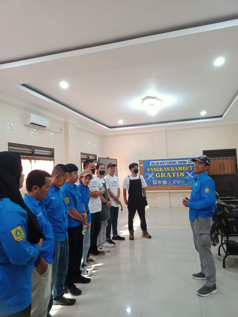 Sambut Bulan Bakti ke 65 Karang Taruna Desa Dayeuh Gelar Kegiatan Baksos Pangkas Rambut Gratis