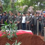 Duka Mendalam TNI dan Warga Pingku: Mayor CkE Ujang Rohmat Kenang Dedikasi Mayor Basari