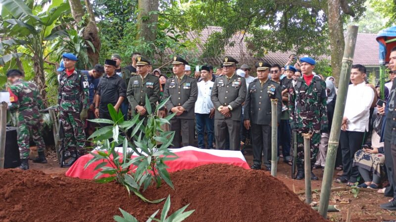 Duka Mendalam TNI dan Warga Pingku: Mayor CkE Ujang Rohmat Kenang Dedikasi Mayor Basari