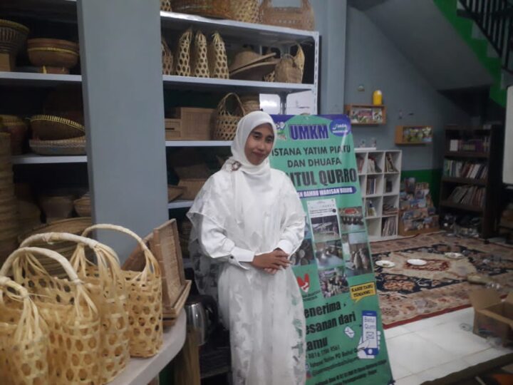 Bupati Bogor Rudy Susmanto, Hadiahi Ibadah Umroh Gratis Kepada Ayya Susi Damayanti.