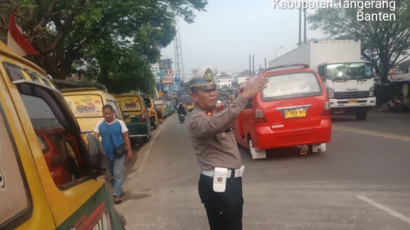 PECAK: Polsek Cikupa Laksanakan Pengaturan Lalu Lintas Pagi Hari