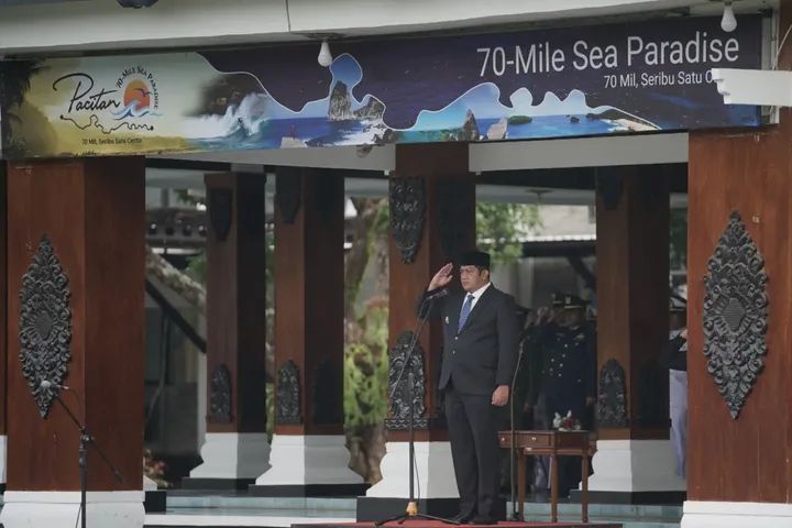Wakil Bupati Pacitan Gagarin Sumrambah Bacakan Sambutan Menpora “Pemuda Jangan Hanya Jadi Penonton Tapi Harus Beraksi” Dalam Peringatan Hari Sumpah Pemuda ke-97.