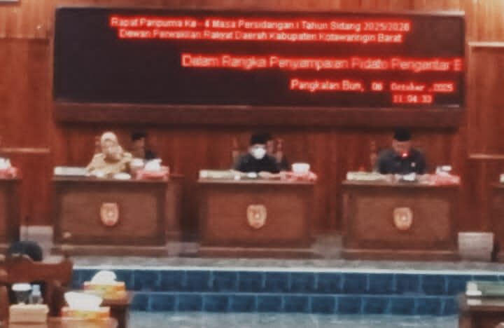 BUPATI KOTAWARINGIN BARAT SAMPAIKAN NOTA KEUANGAN DAN TIGA RANPERDA STRATEGIS PADA RAPAT PARIPURNA DPRD