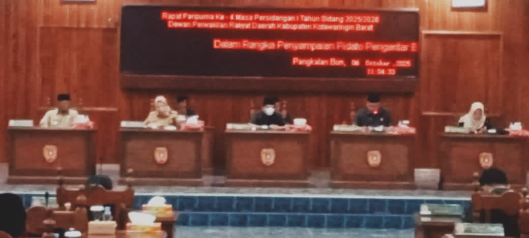 BUPATI KOTAWARINGIN BARAT SAMPAIKAN NOTA KEUANGAN DAN TIGA RANPERDA STRATEGIS PADA RAPAT PARIPURNA DPRD
