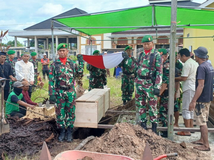 Komandan Kodim 1015/Sampit Pimpin Prosesi Pemakaman Militer Purnawirawan TNI