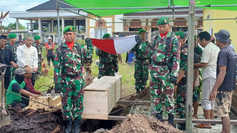 Komandan Kodim 1015/Sampit Pimpin Prosesi Pemakaman Militer Purnawirawan TNI