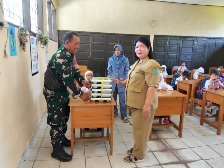 Dukung Program Pemerintah, Babinsa Dampingi Pelayanan Makan Bergizi Gratis