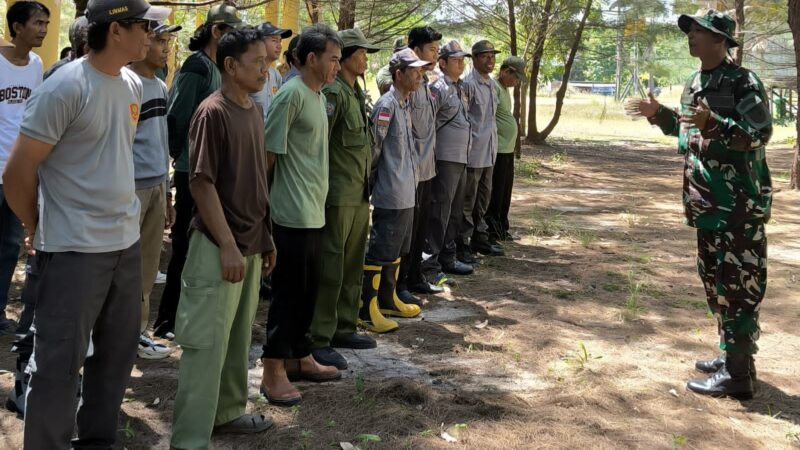 Kodim 1015/Sampit Melalui Koramil 1015-01/MHS Bersama Satpol PP dan BPBD Kabupaten Kotim Berikan Sosialisasi Penanggulangan Bencana Kepada Satlinmas.