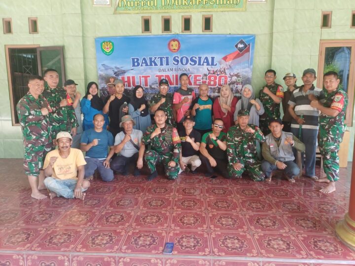 TNI Erat Bersama Rakyat: Koramil Ciawi Gelar Bakti Sosial Bersihkan Masjid dalam Rangka HUT ke-80