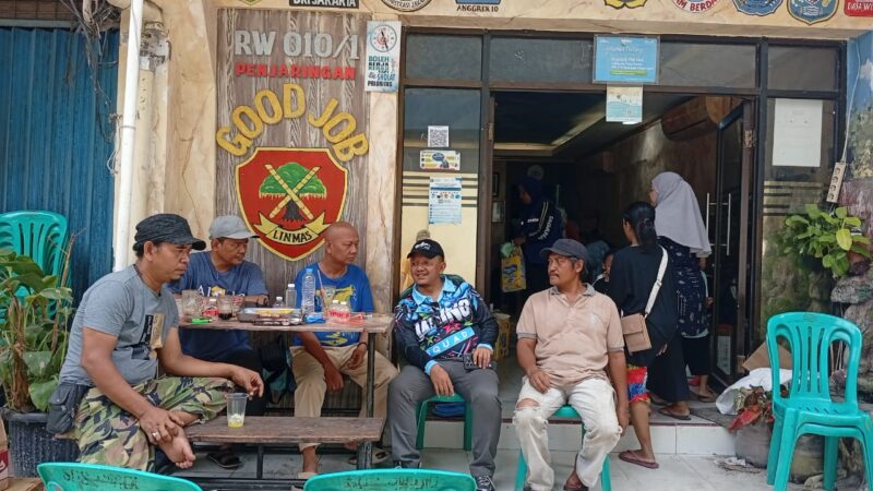 Lurah Penjaringan Makhrus Nugroho Meninjau Kembali Korban Kebakaran Rawa Bebek RW.010 Penjaringan.