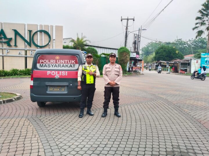 Polsek Panongan Laksanakan Strong Point Gatur Lalin di Perempatan Lugano Citra Raya