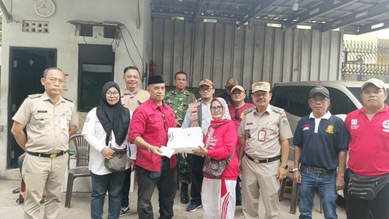 FKDM Dan LMK Serta Babinsa Kelurahan Angke Berikan Santunan Ke Korban Kebakaran
