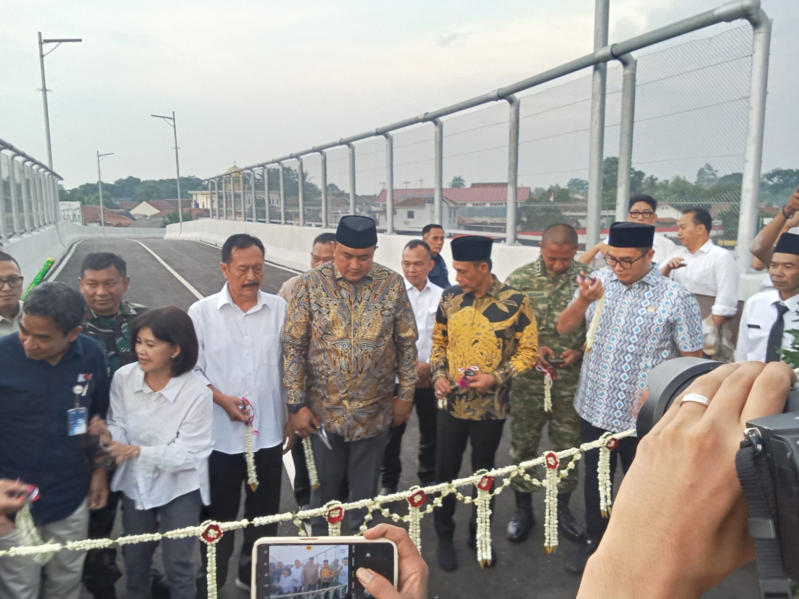 Bupati Bogor Resmikan Jembatan Play Over dan JPO di Stasiun Tenjo Bogor