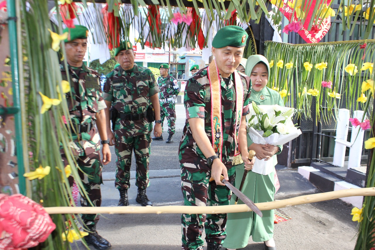 Sambut Pejabat Dandim Baru, Kodim Palangka Raya Gelar Tradisi Satuan