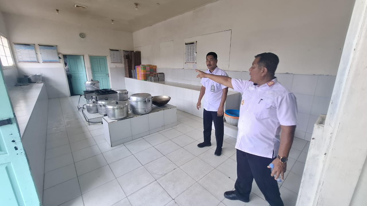 Kalapas Pangkalan Bun tinjau Kondisi Dapur dan Bahan Makanan, Pastikan Kesiapan Layanan Bagi WBP.