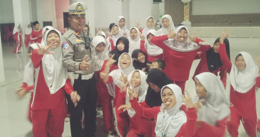 Unit Lantas Polsek Cikupa Latih Polisi Cilik di SD Islam Terpadu Smart Syahida