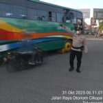 Personel Polsek Cikupa Laksanakan Pengaturan Arus Lalu Lintas Pagi di Perempatan Cikupa Mas