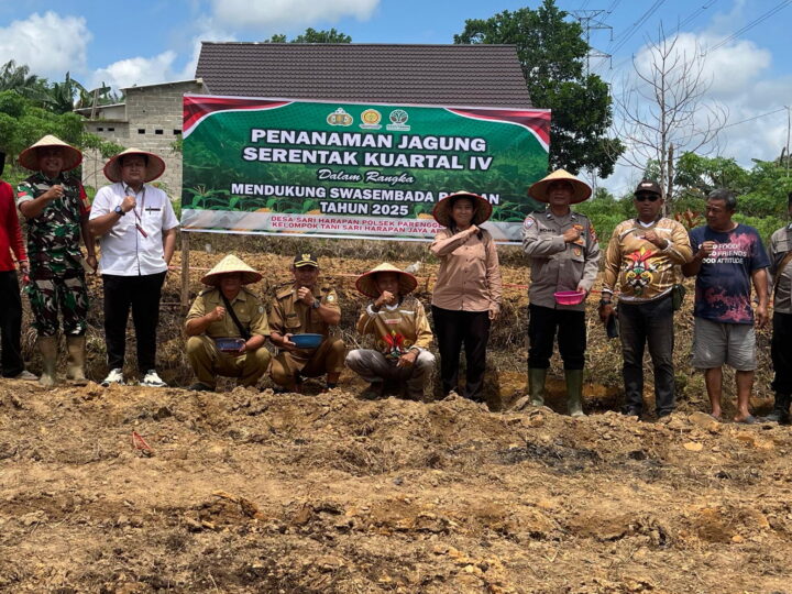 Babinsa Koramil 1015-07/Parenggean Hadiri Penanaman Jagung di Desa Sari Harapan