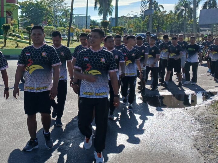 Guna Menjaga Tubuh Yang Prima,Personel Kodim 1015/Sampit Laksanakan Olahraga Bersama