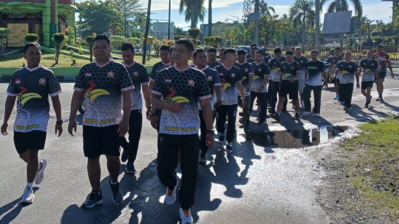 Guna Menjaga Tubuh Yang Prima,Personel Kodim 1015/Sampit Laksanakan Olahraga Bersama