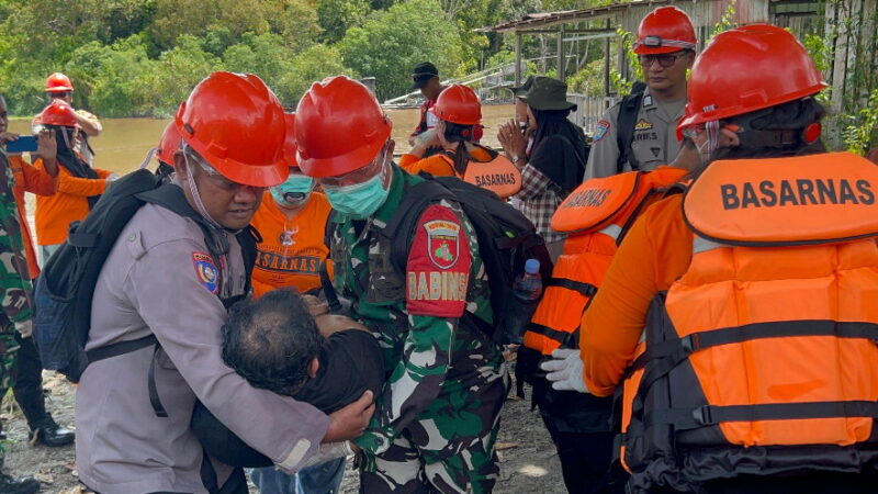BASARNAS DAN PEMKOT PALANGKARAYA GELAR SIMULASI BANJIR DI KECAMATAN BUKIT BATU