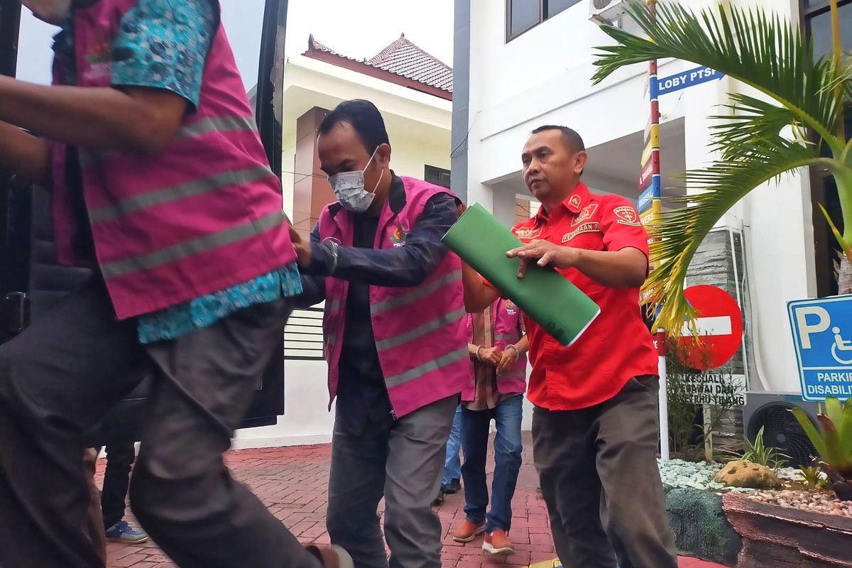 Salah Satu Pejabat di Kabupaten Sampang – Madura Ditahan Kejari, Negara Telah Dirugikan Rp 2,9 Miliar.