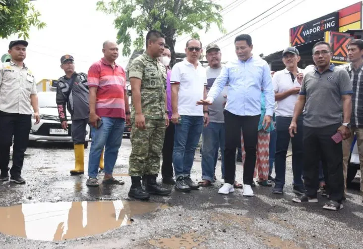 Bupati Subandi: Jalan Bluru Kidul Sidoarjo Rencananya Akan Dibeton Usai Lebaran 2026, Karena Rusak Sangat Parah.