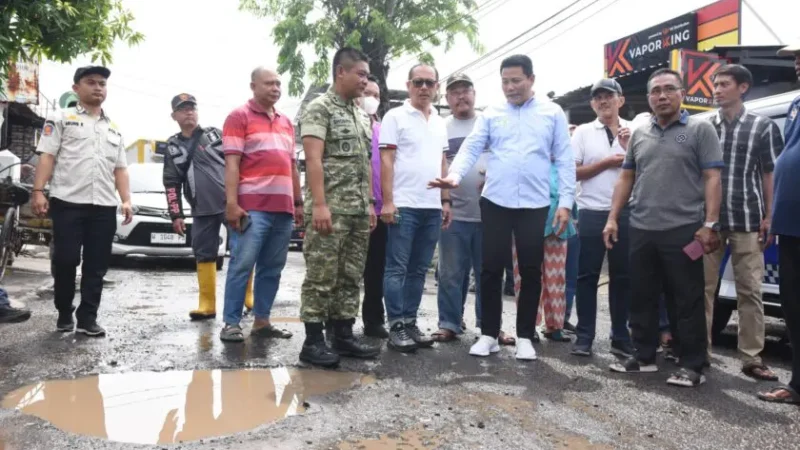 Bupati Subandi: Jalan Bluru Kidul Sidoarjo Rencananya Akan Dibeton Usai Lebaran 2026, Karena Rusak Sangat Parah.