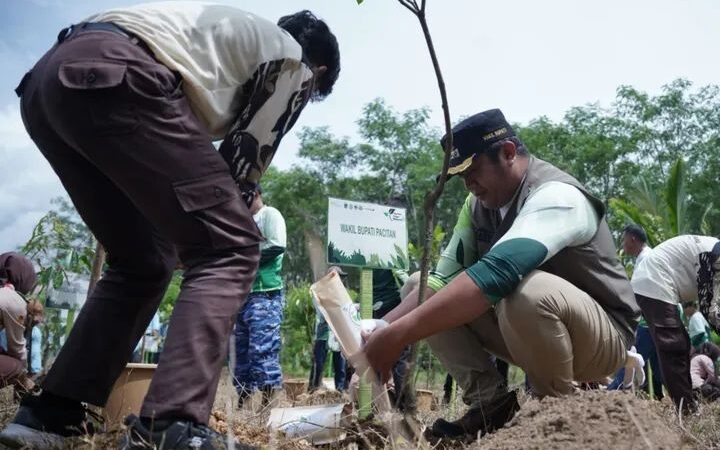 Menanam Adalah Investasi Ungkap Wabup Pacitan Gagarin Sumrambah Dalam Peringatan HMPI 2025